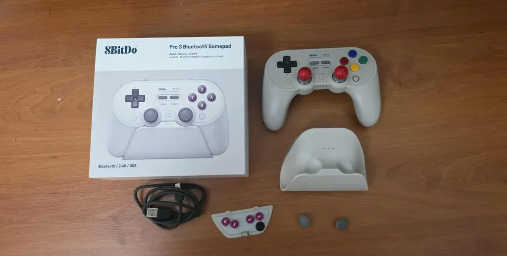 8BitDo Pro 3 Review: Ο διάδοχος του θρόνου ή ένας εντυπωσιακός σφετεριστής;