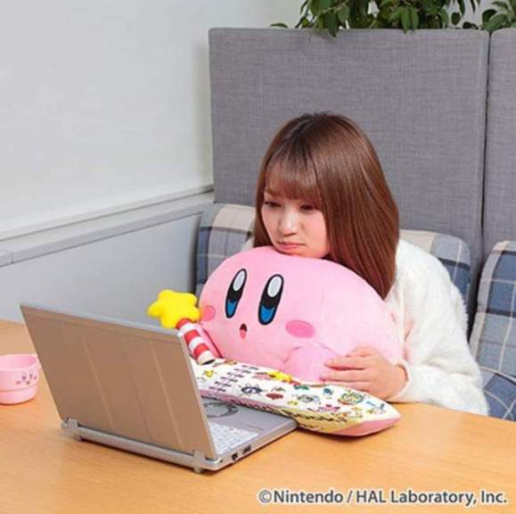 Ο Kirby ΚΑΙ ιδανικό μαξιλάρι για το … PC σας!