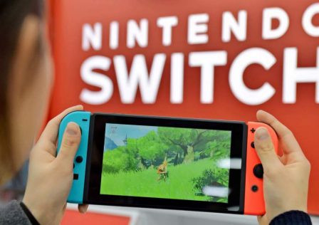 https _s3-ap-northeast-1.amazonaws.com_psh-ex-ftnikkei-3937bb4_images_0_1_7_7_13767710-1-eng-GB_0427N-Nintendo-Switch