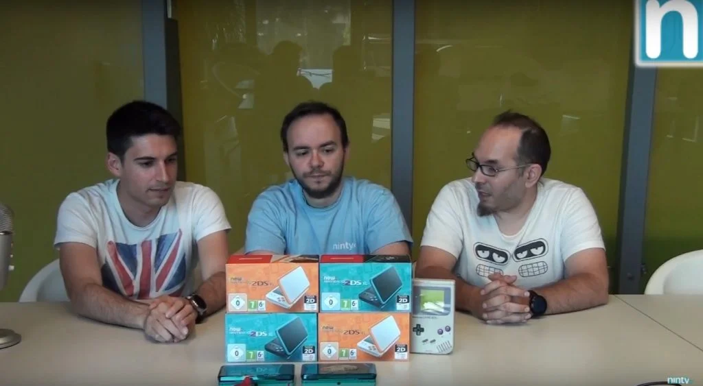 Unboxing και όχι μόνο του new Nintendo 2DS XL!